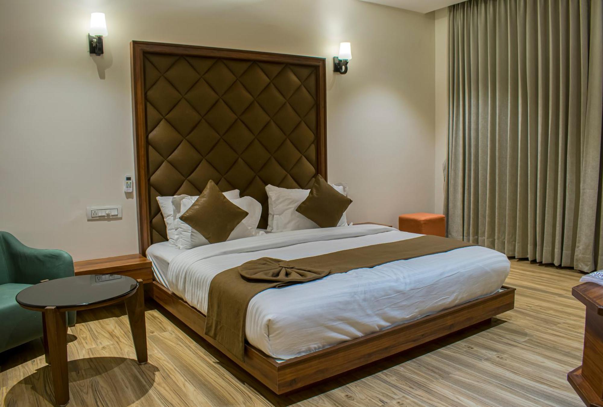 Krishna Riverside Resort Vasad Exterior foto